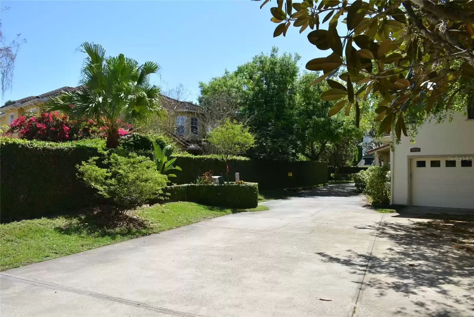 This lushly landscaped community provides a tucked away feel all while being close to Winter Park dining and shopping!