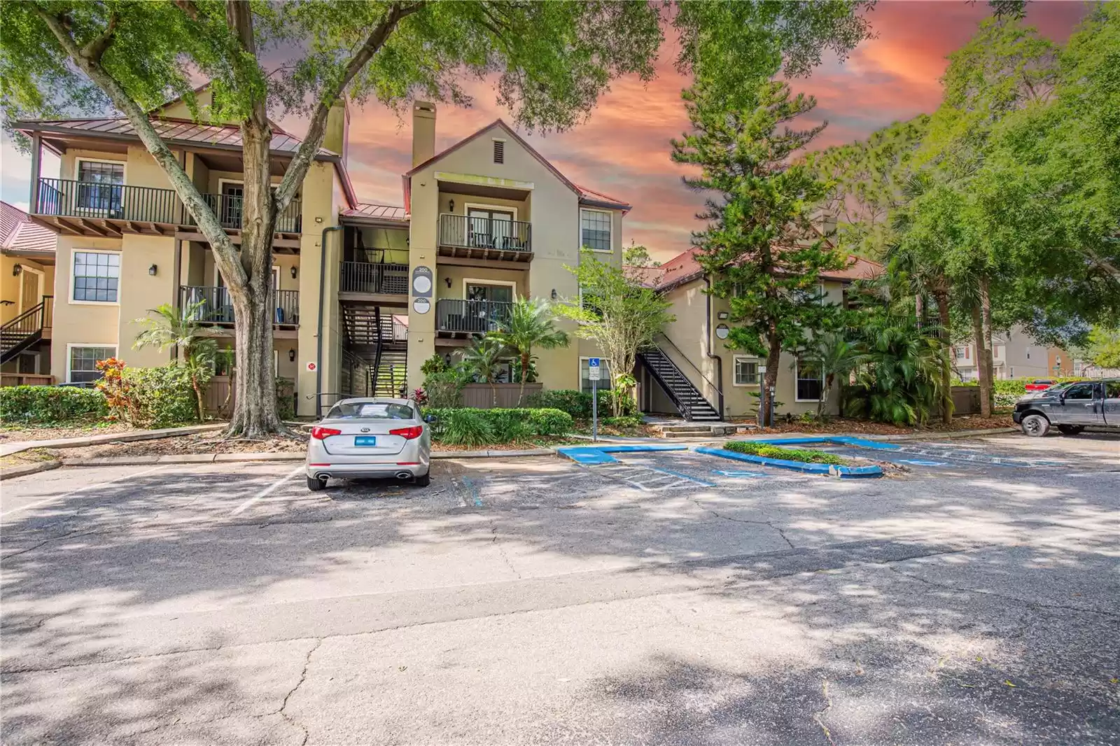200 AFTON SQUARE, ALTAMONTE SPRINGS, Florida 32714, 2 Bedrooms Bedrooms, ,2 BathroomsBathrooms,Residential,For Sale,AFTON,MFRO6195000