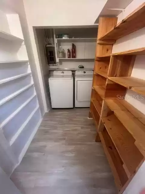 Walk in pantry/laundry