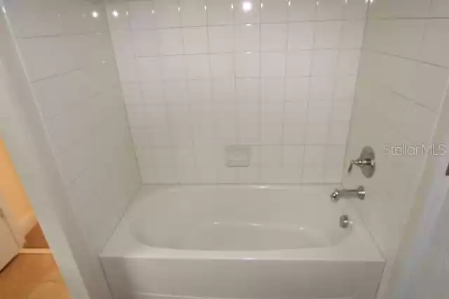 Bathroom 2 Tub