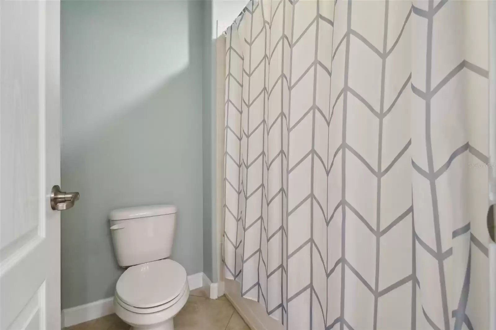 Separate Shower Room